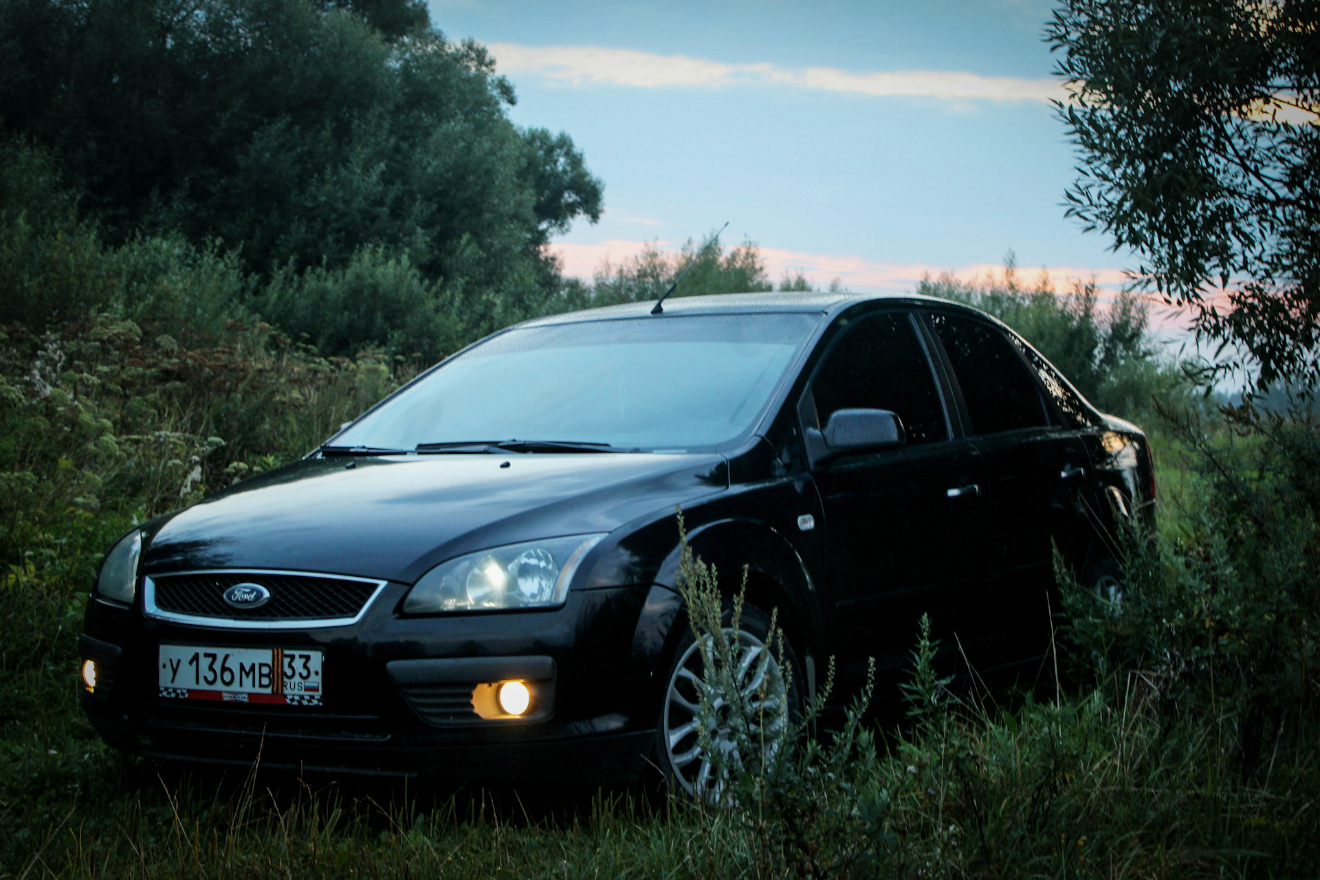 Фокус 2 бензин. Форд фокус седан драйв 2. Форд фокус 2 седан HD. Ford Focus 2 седан фотосет. Форд фокус 2007 дорестайл обои.