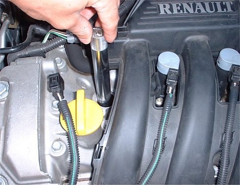 Как снять свечи рено Ремонт: замена свечей - Renault Scenic II, 1,6 л, 2005 года своими руками DRIVE2