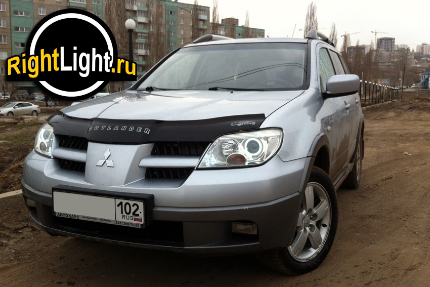 Замена outlander. Аутлендер 1 замена линз. Замена линз Mitsubishi Outlander 2006. Mitsubishi Outlander 1 замена линз. Кака атлигулировать света атлендер1.