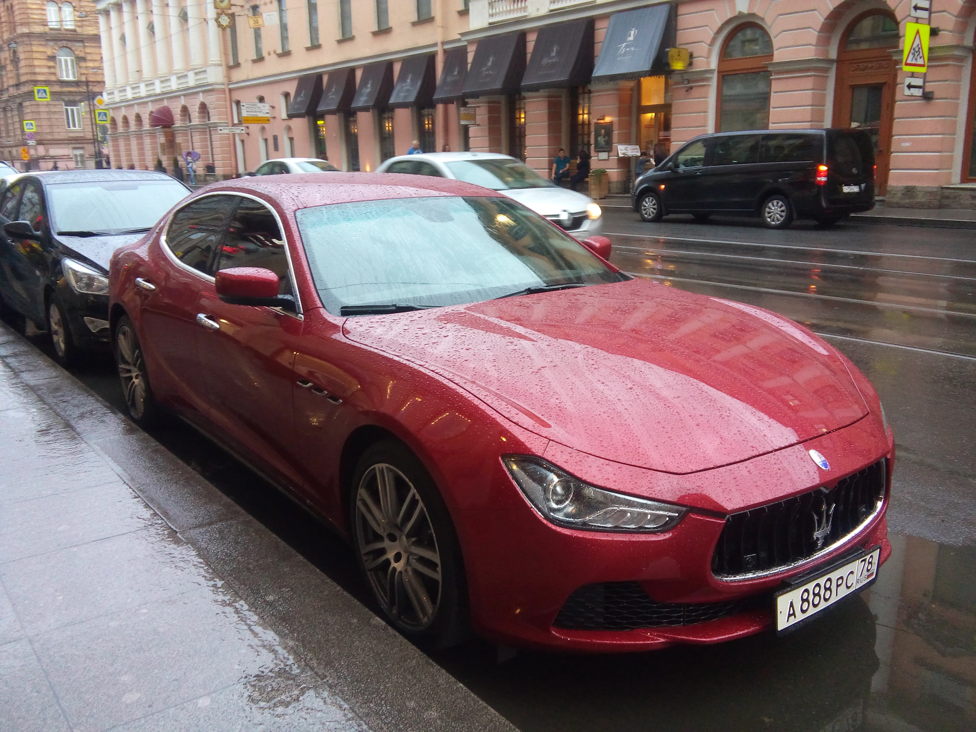 Машины на улицах Москвы