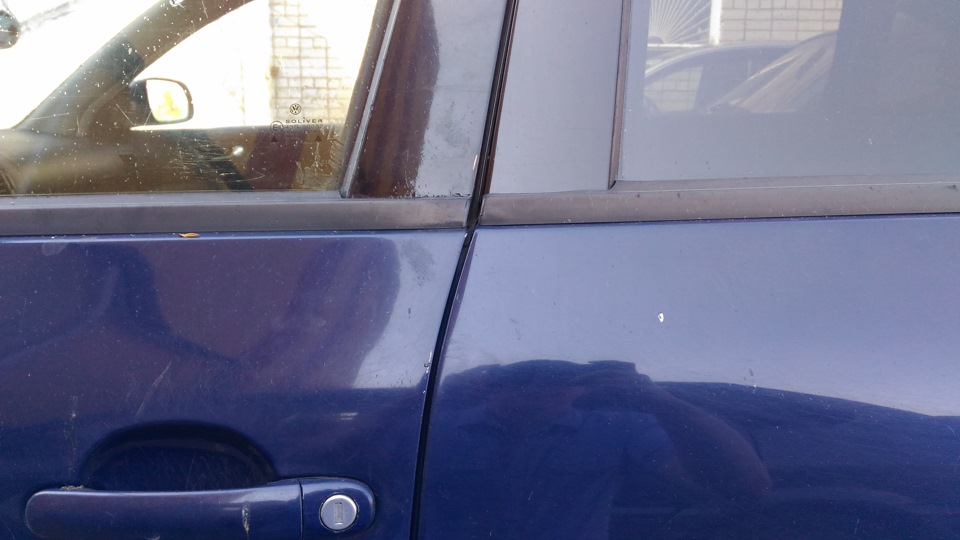 Люфт водительской двери — Volkswagen Passat B5, 1,6 л, 1998 года ...