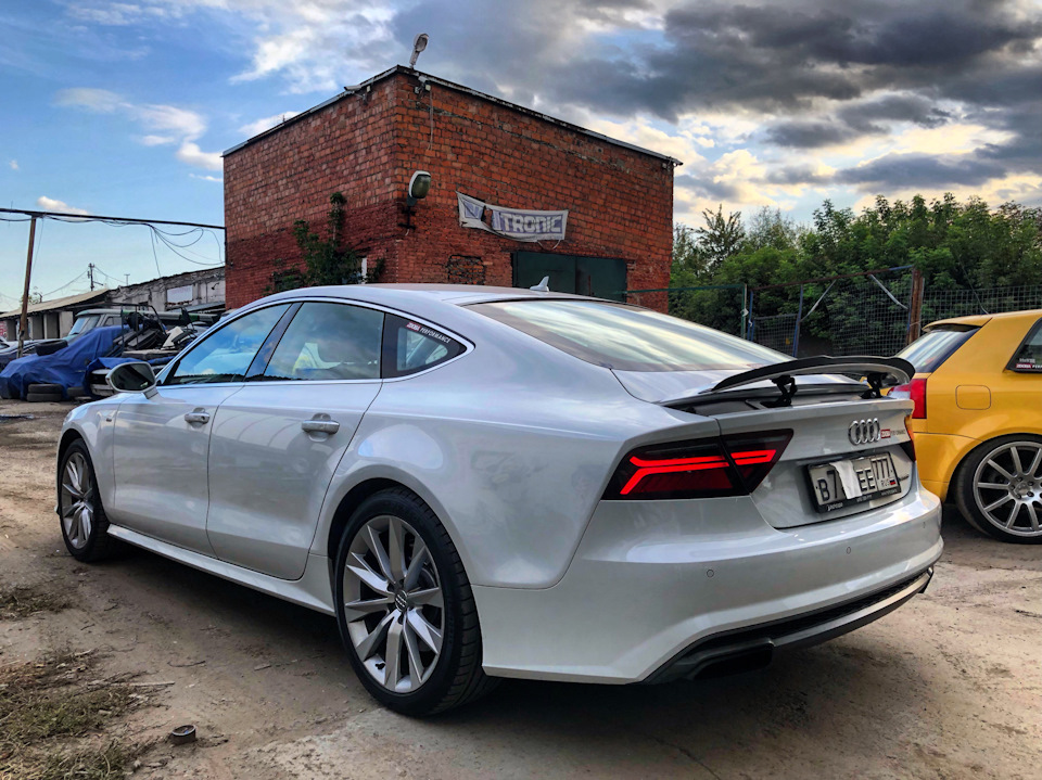 Audi a7 Золотая