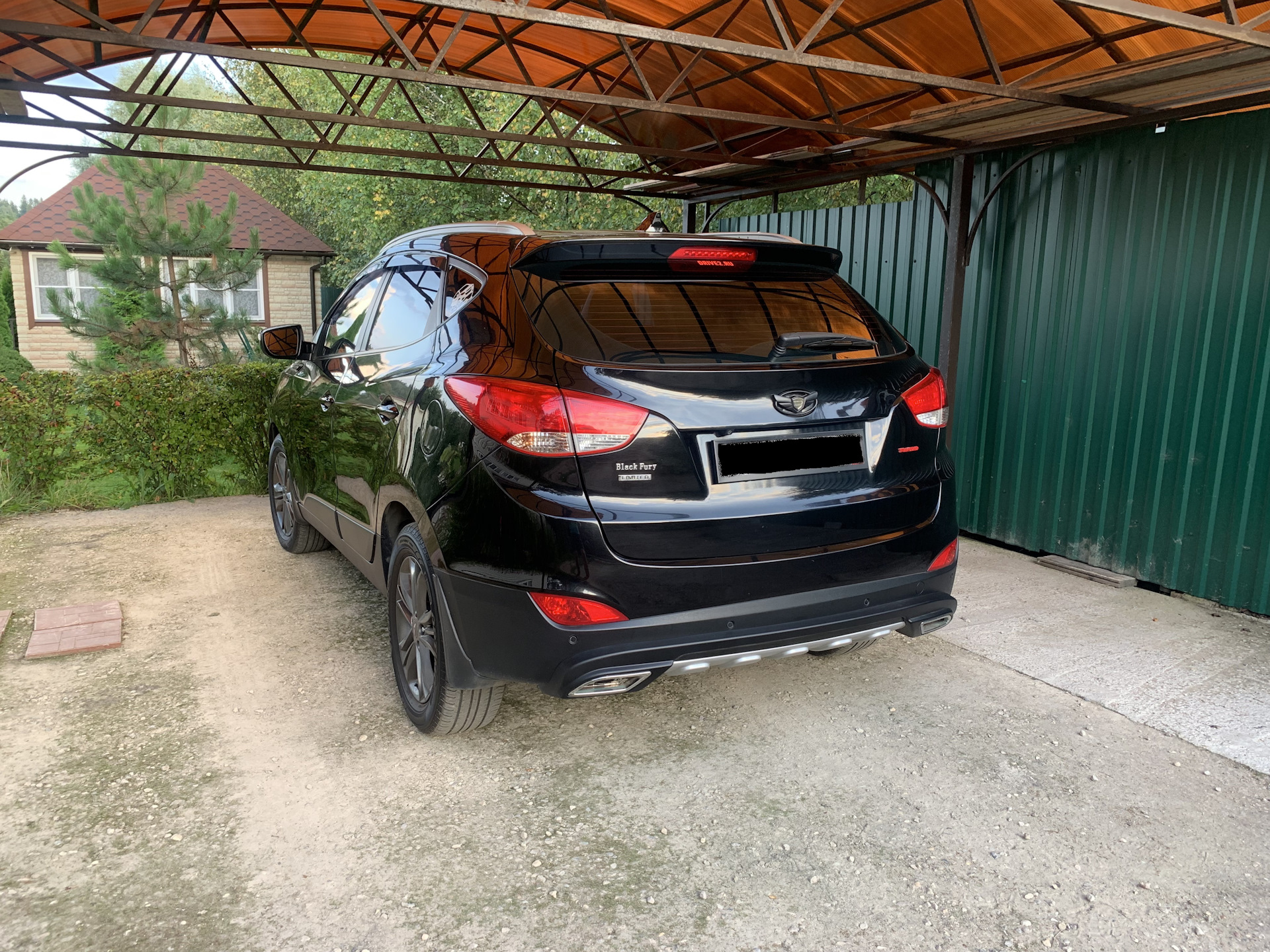 Замена уплотнителя багажника — Hyundai ix35, 2 л, 2014 года | запчасти ...