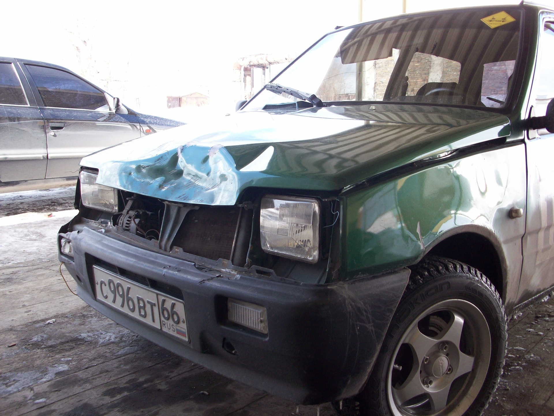 Не равный бой — LADA 11113 Ока, 0,8 л., 2002 года | ДТП | DRIVE2