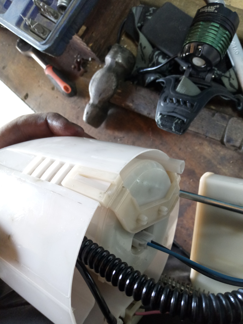 Фильтры в тойоте ист. Тойота ист фильтра. 3. Датчик уровня топлива toyota platz ncp12. Тойота ист фильтра.