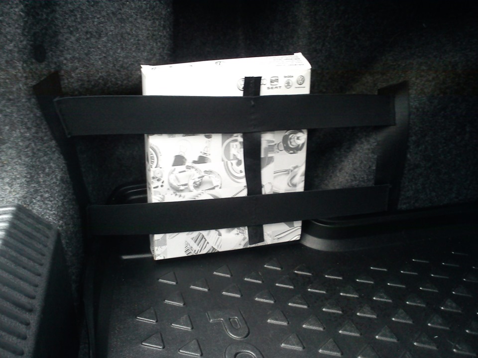 Резинки в багажник — Volkswagen Polo Sedan, 1,6 л, 2013 года ...