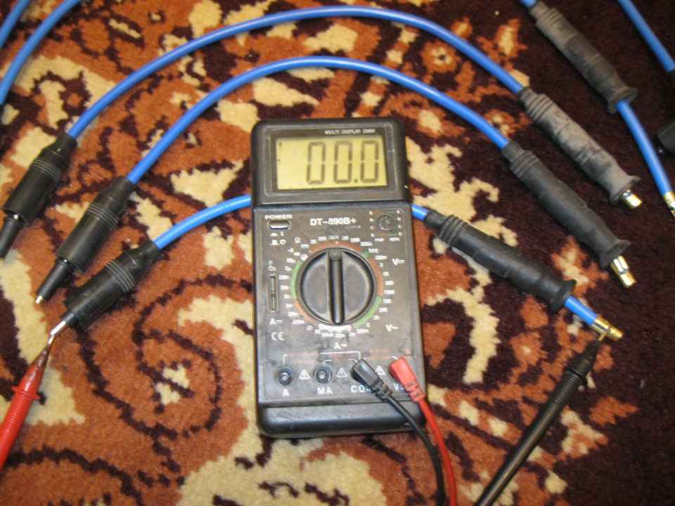 Провод 4го цилиндра — Volkswagen Jetta II. Запчасти на фото: SP004