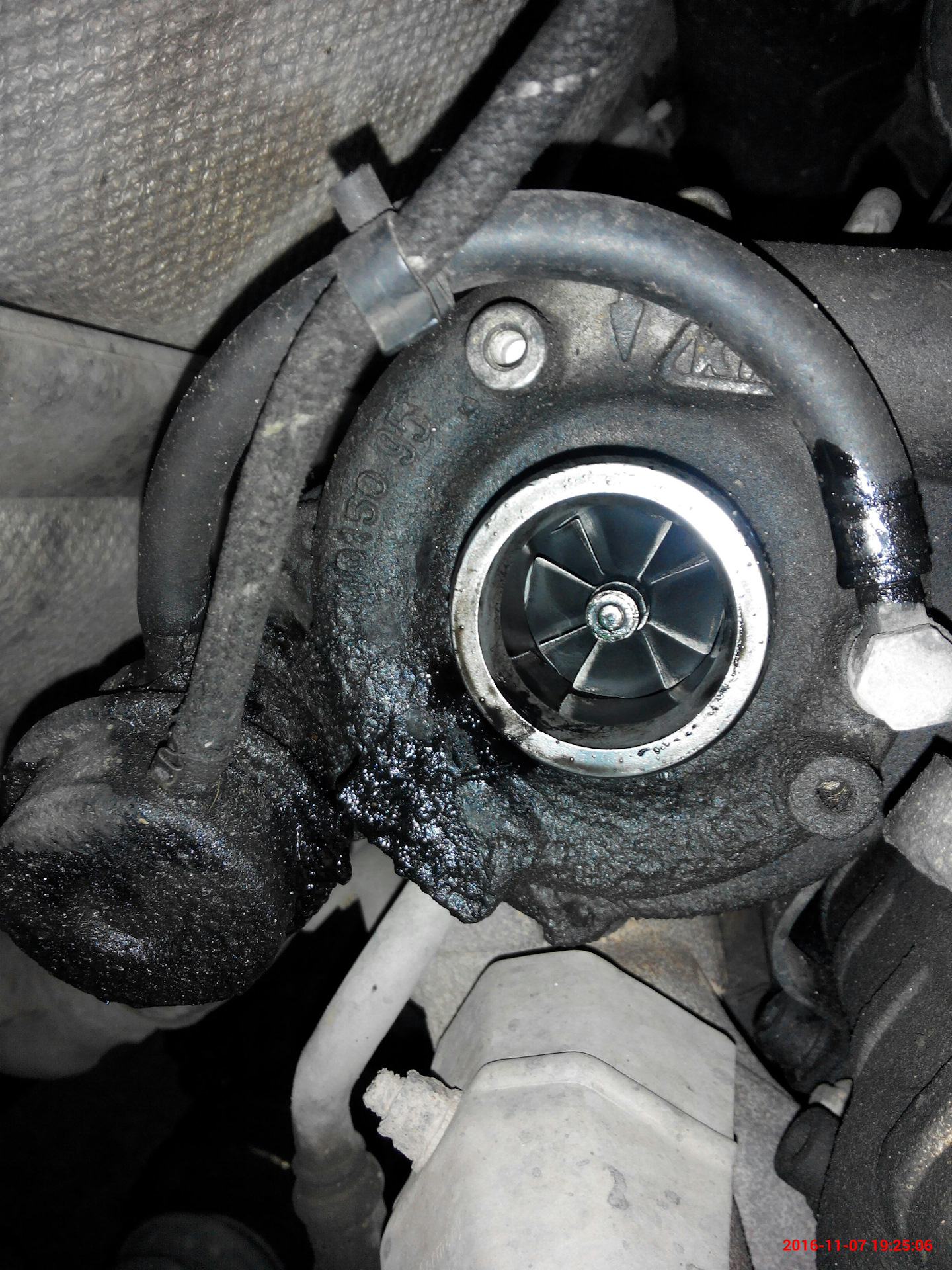 Турбина гонит масло. Турбины гонят масло камаз. Как выглядит турбина которая гонит масло. Газ 3309 турбина гонит масло. Турбина гонит масло во впуск.