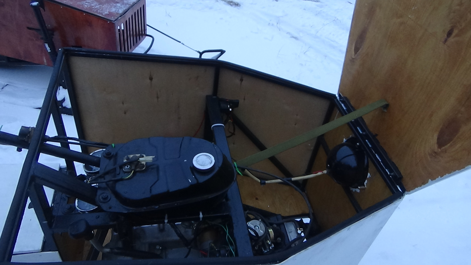 Самодельный капот. Самодельный капот на снегоход. Самодельный капот на Буран. Самодельный капот на мотобуксировщик. Капот для самодельного снегохода своими.