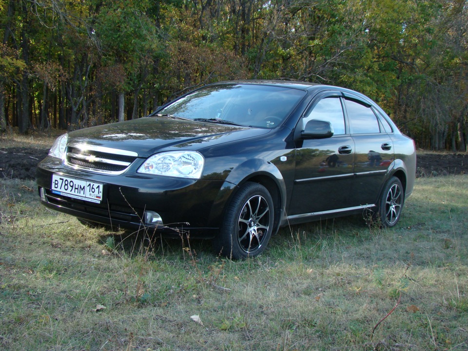 Шевроле Лачетти черная седан зимой