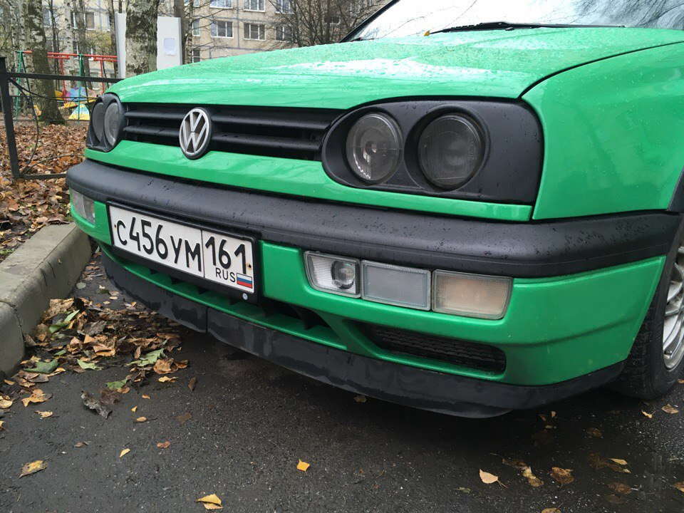 Без фар. Фары HELLA Golf mk3. Golf 3 HELLA Grill. HELLA Black Joy Mode Golf mk3. Гольф MK 3 на HELLA Black решетка радиатора.