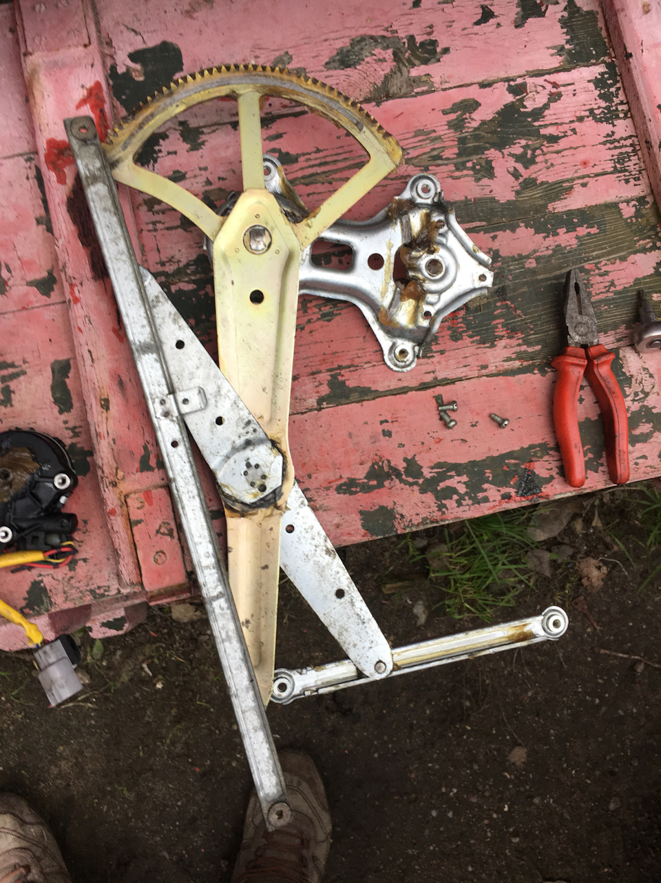 стеклоподъемник задней левой двери lx470 2001. ленд крузер 100 стеклоподъемник левый передний. стеклоподъемник ланд краузер 80. электроподъемник задней двери багажника на land cruiser 100. стеклоподъемник ленд крузер 100.