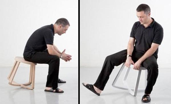 Человек падает со стула. Качаться на стуле. Качание на стуле. Кресло качалка гиф. Ребенок сидит на стуле.