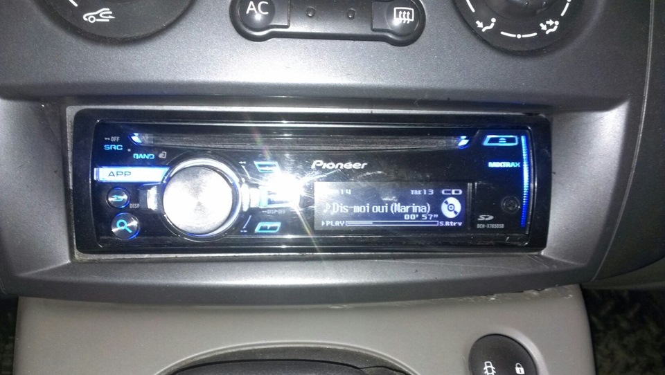 В погоне за хорошей музыкой — Renault Scenic II, 1,6 л, 2007 года ...