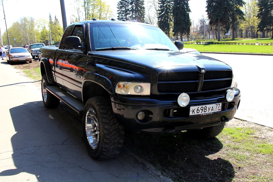 Рам 2000. Dodge Ram 2000 года. Dodge Ram 2000 Tuning. Додж рам 2000г. Додж рам 2000 года.