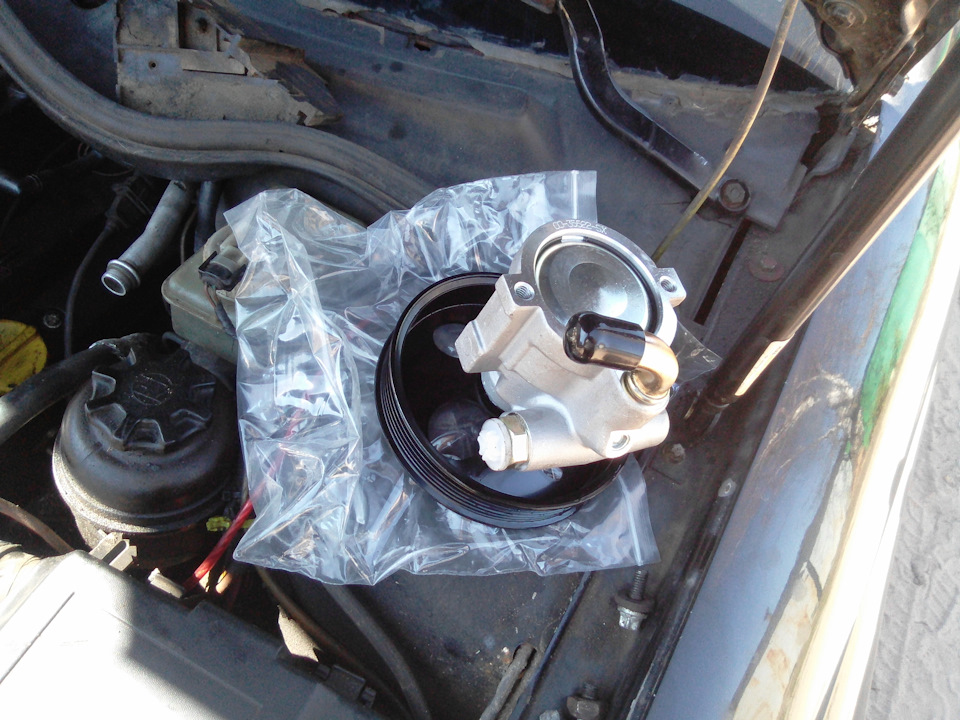 Помогите снять насос гидроусилителя — Opel Omega B, 2,5 л, 1994 года ...