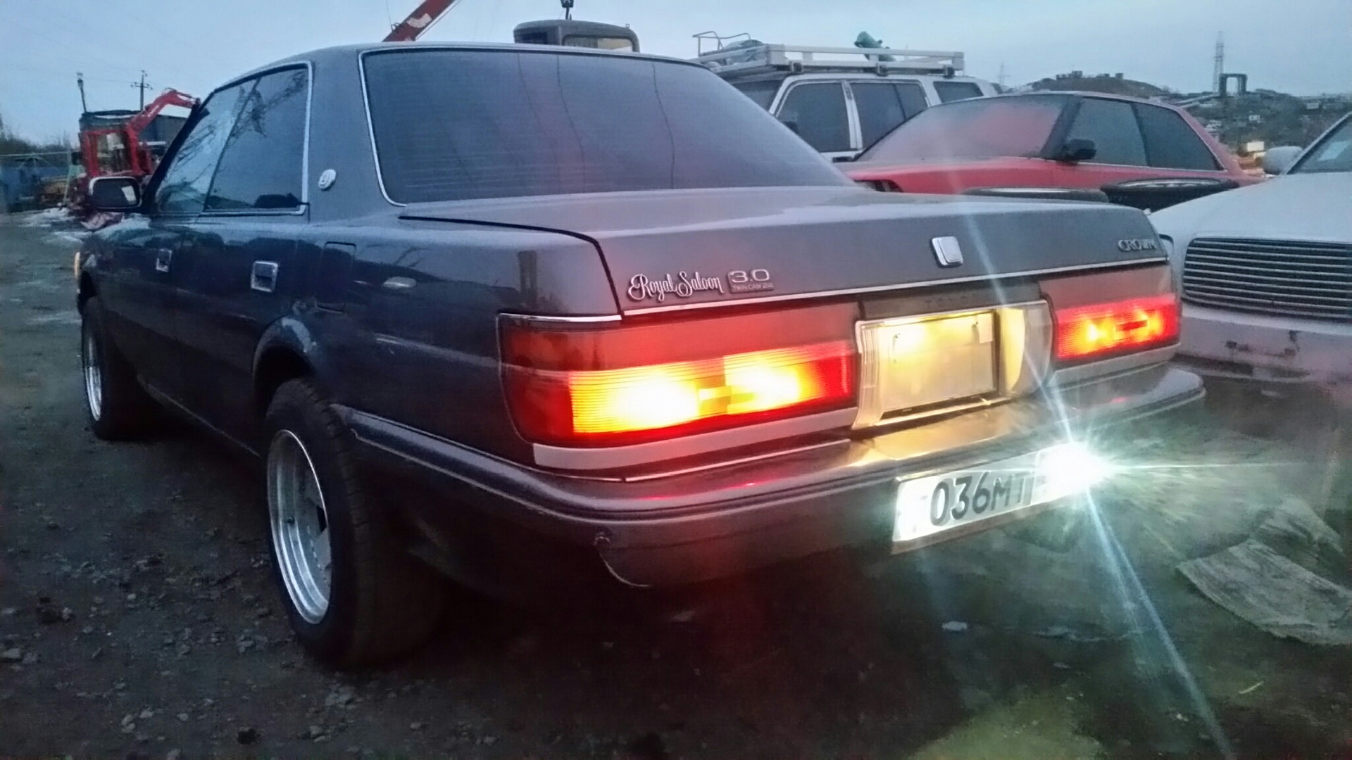 Toyota crown задний. Задние фары Toyota Crown s131. Toyota Crown, 1990 сзади. Toyota Crown 1990. Toyota Crown фары s130.