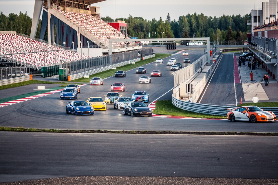 Кольцевой трек. Porsche 911 Moscow Raceway. Порше 911 на Moscow Raceway. Moscow Raceway старт. Moscow Raceway рекорд круга.