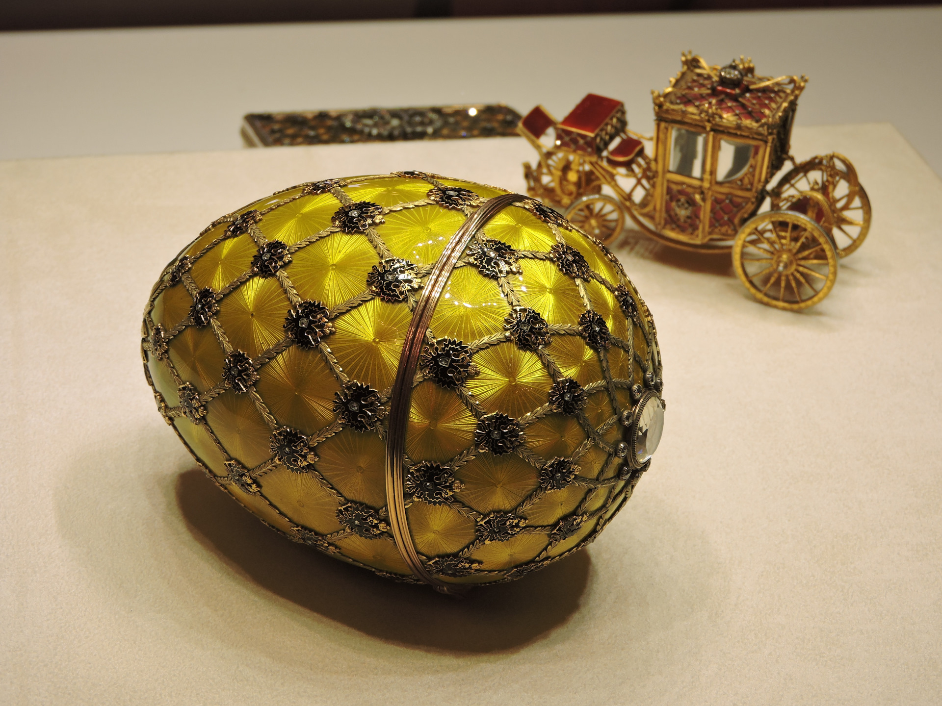 ювелирное искусство карла фаберже. пасхальное яйцо ландыши фаберже. музей фаберже лого. музей украшений питер. музей фаберже спб.