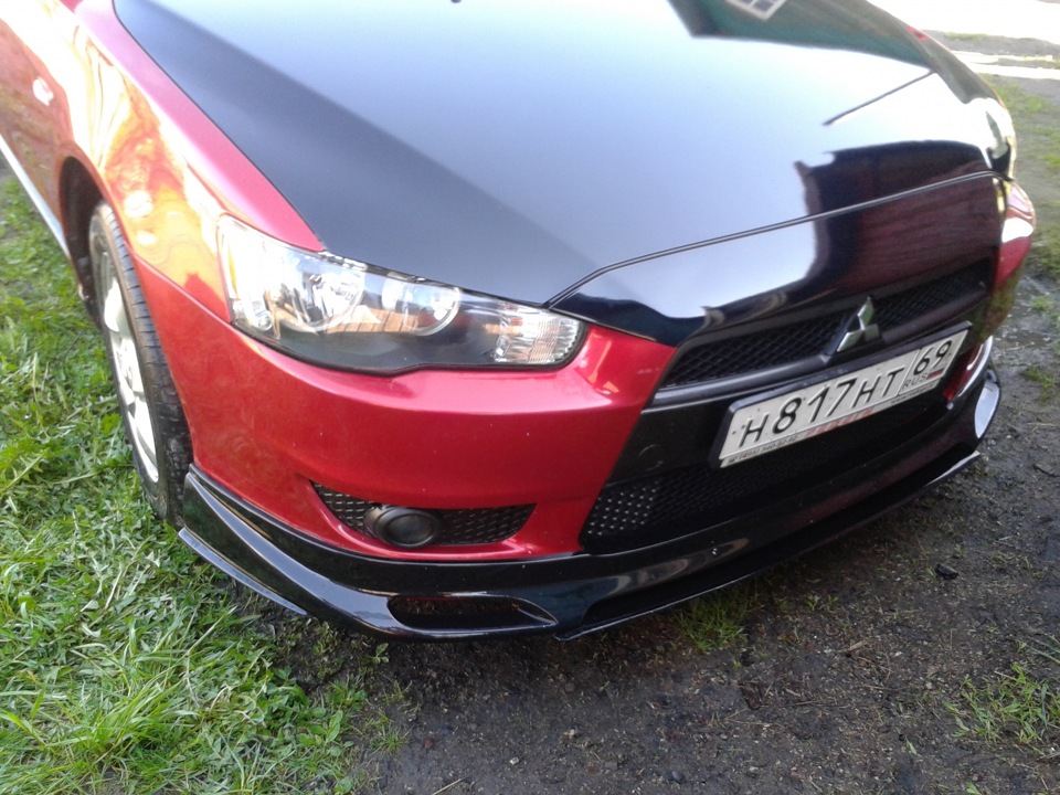 Оклейка винилом (чёрный глянец)капота и крыши, работа не закончена ...