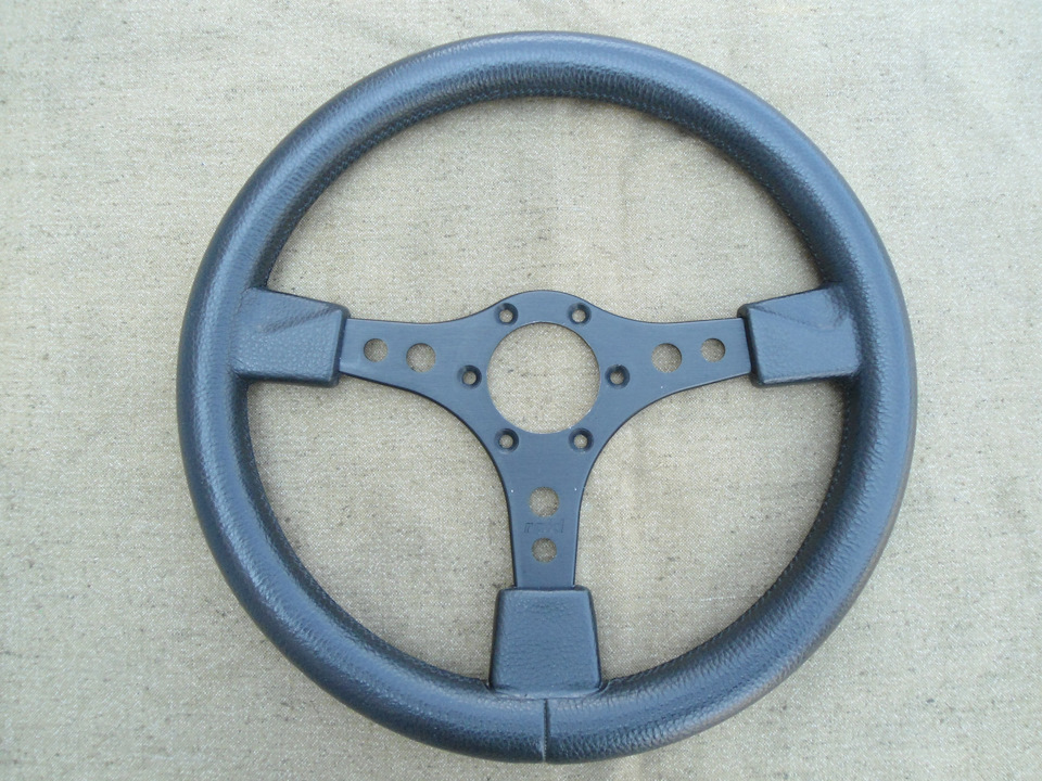 Thrustmaster wheel 2 педали. руль raid 2109 коричневый. первый руль. перетяжка руля фольксваген поло. руль 2108 вираж барс.