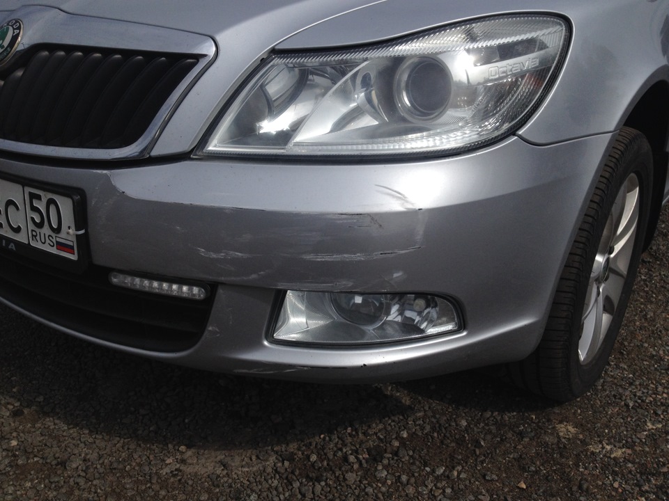 Притерли бампер( — Skoda Octavia A5 Mk2, 1,8 л, 2011 года | ДТП | DRIVE2