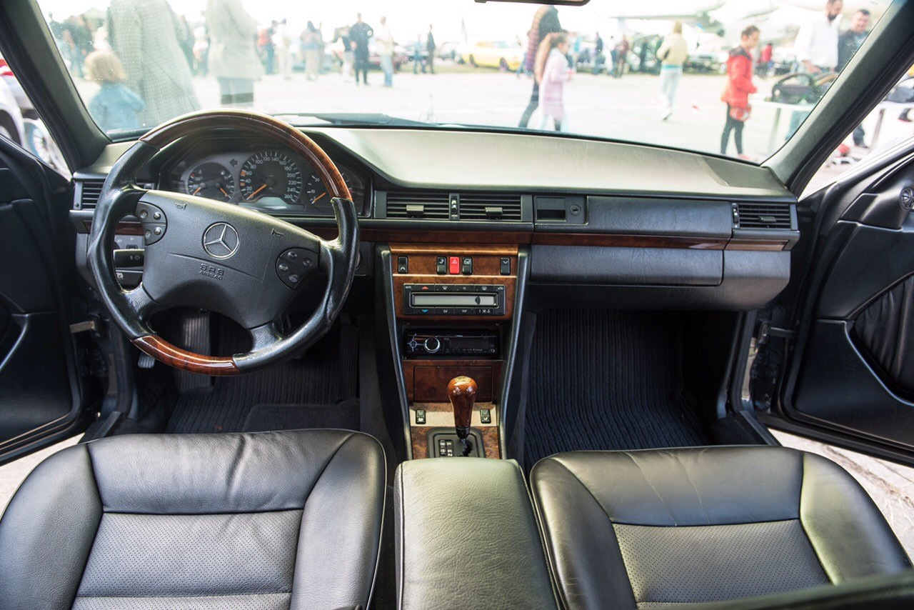 панель мерс 124