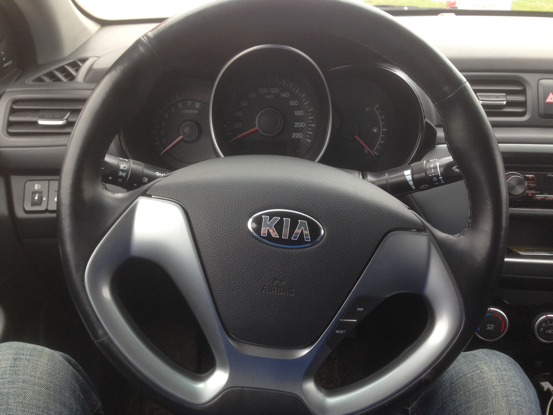 Kia Rio 2015 руль