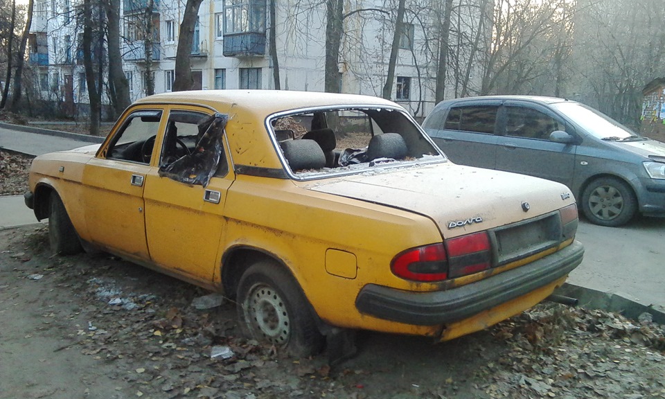 Машин жуковский. Заброшенные машины Луганск. Газовые авто Луганск.