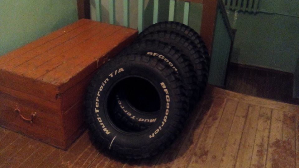 Гудрич 235 75 r15 на ниву. db3db16s 960. Гудрич 235 75 r15 на ниву фото. Гудрич 235 75 r15 на ниву-db3db16s 960. картинка Гудрич 235 75 r15 на ниву. картинка db3db16s 960. Шниву я покупал с салона в декабре 2013 года и в этот же день переобулся на зимнюю резину. И впереди у меня было целых аж 3 месяца, чтобы выбрать грязевую резину.
