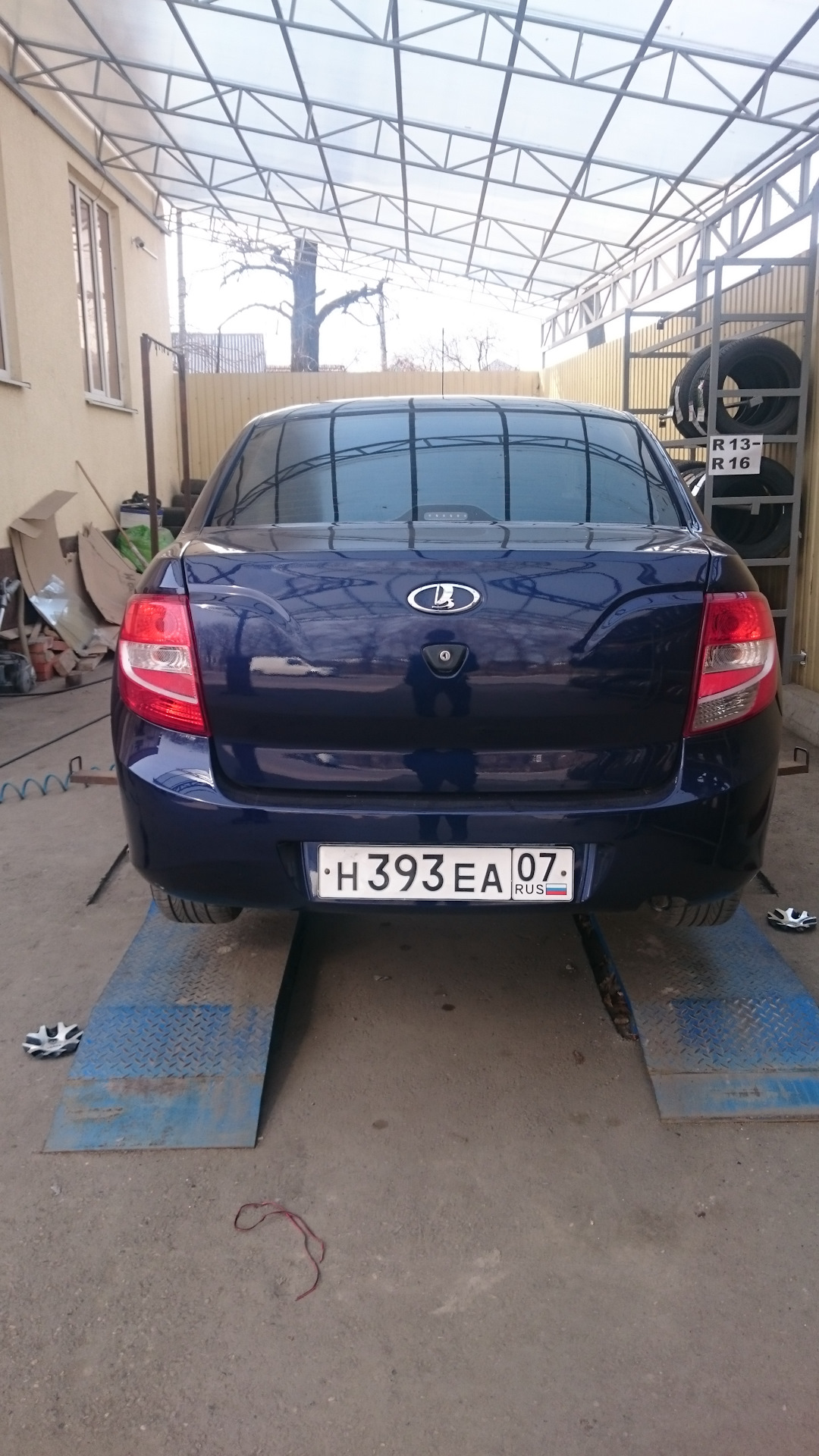 Направляющие — Lada Гранта, 1,6 л, 2013 года | колёсные диски | DRIVE2