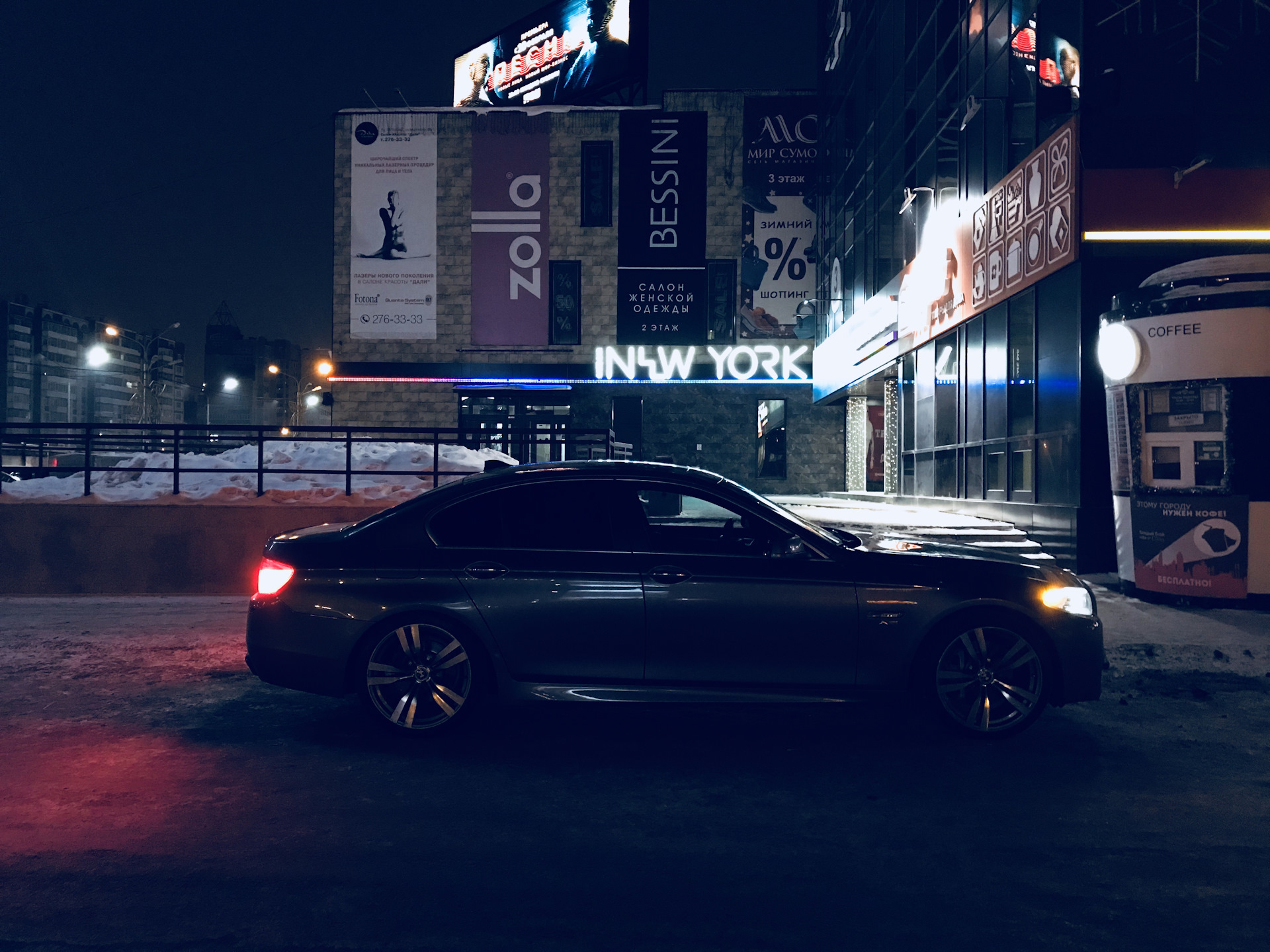 BMW f10 ночью