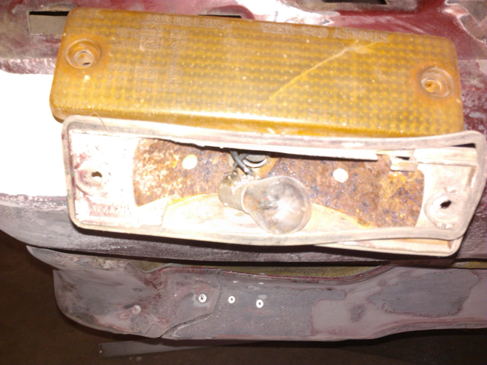 Передние указатели поворотов. — Mazda 626 II (GC), 2 л, 1984 года ...