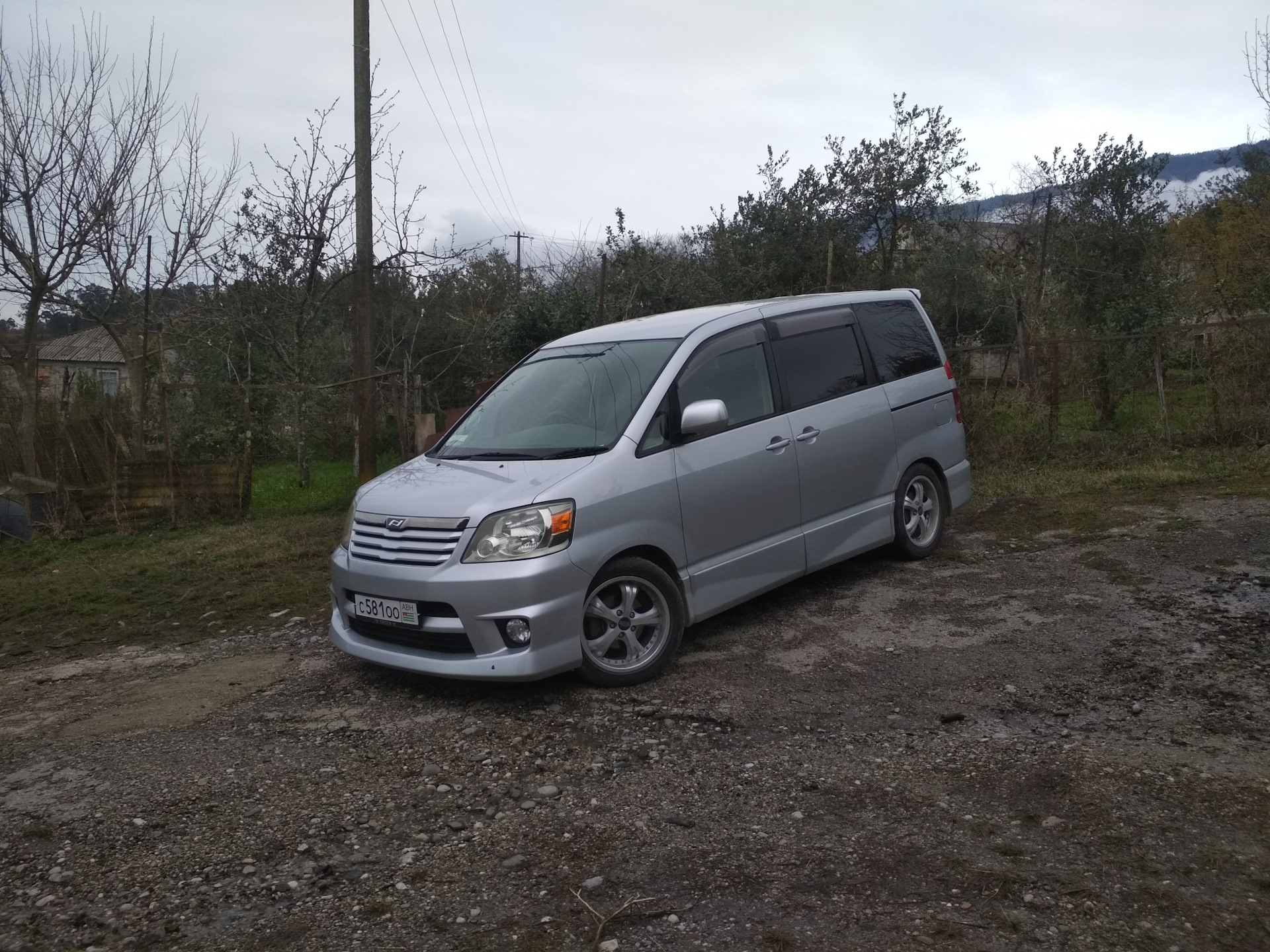 Тойота ноах расход топлива. Noah toyota 2004 диски. Тойота ноах 2007. Тойота ноев ковчег. Toyota noah 2.