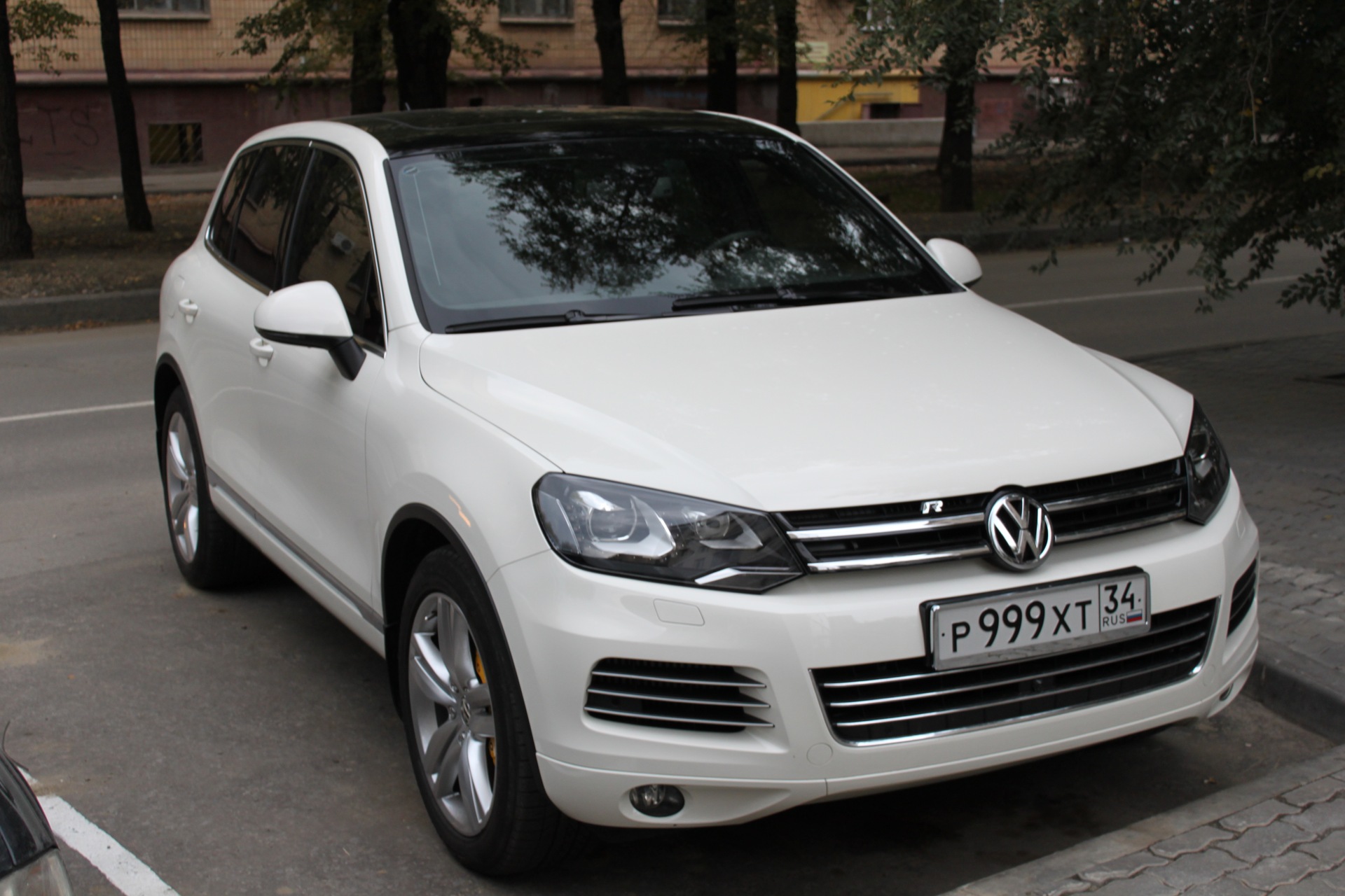 Volkswagen Touareg 2011 White