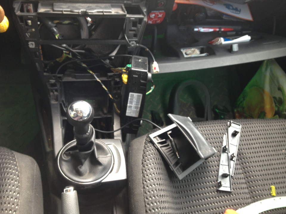 32. Вживляем штатную магнитолу от Пежо 308 в Ситроен С4 (издевательства ...