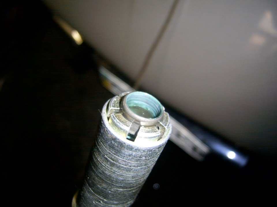 Беда… "засрало" маслом свечу — Lada 21063, 1,2 л, 1988 года | своими ...