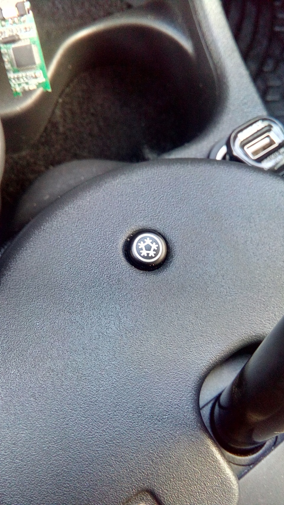 кнопка зимнего режима — Renault Logan (1G)