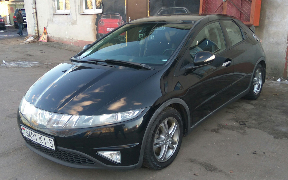 Замена лампочек в противотуманках, перебрали суппорта — Honda Civic 5D ...