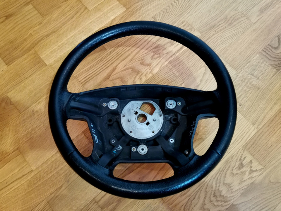 Руль Volvo ХС90 на Volvo XC90 (1G). Б/у | 2 000 ₽ в городе Краснодар ...