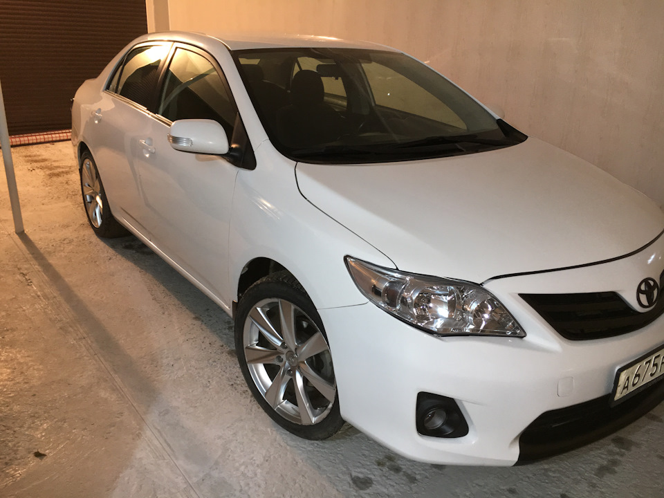 White Corolla Toyota 2008