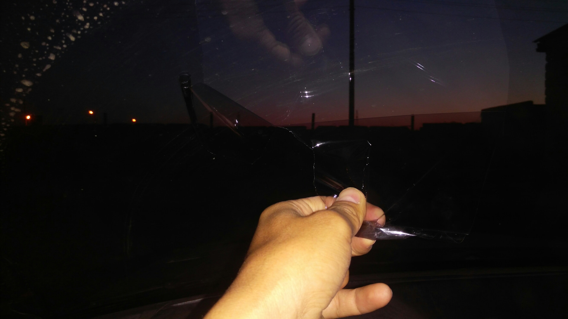 Тонированная машина ночью. Тонировка 15 ночью. Ford focus, 2000 салон ночь. Вид на тонированные окна в темное время суток. Вид из тонированного авто.