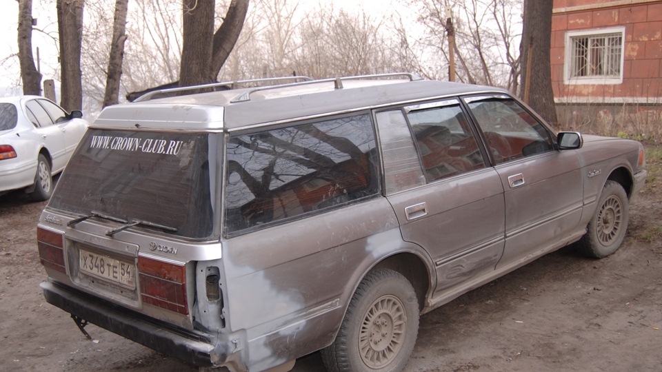 toyota crown s130 wagon