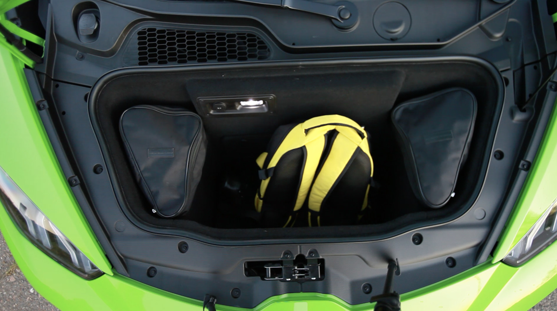 Ламборгини багажник. Ламба с багажником. Lamborghini aventador lp700-4 autoart. Ламборгини урус багажник. Открытый багажник ламборгини.