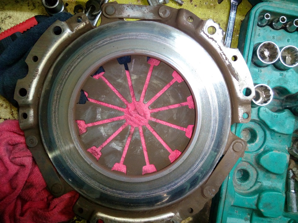 замена сцепления (1) — Lada Калина седан, 1,6 л, 2006 года | своими ...