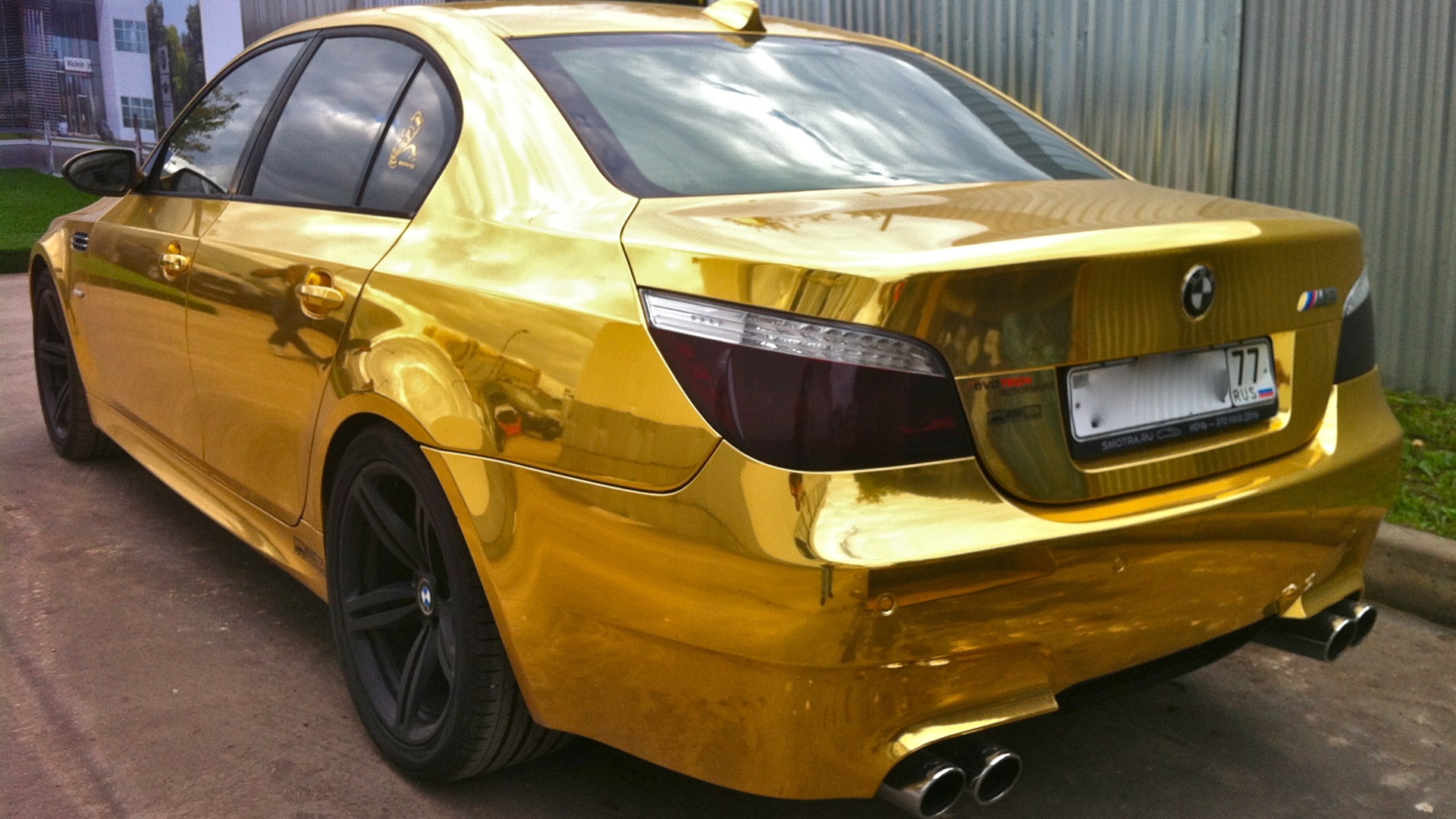 BMW e60 Золотая