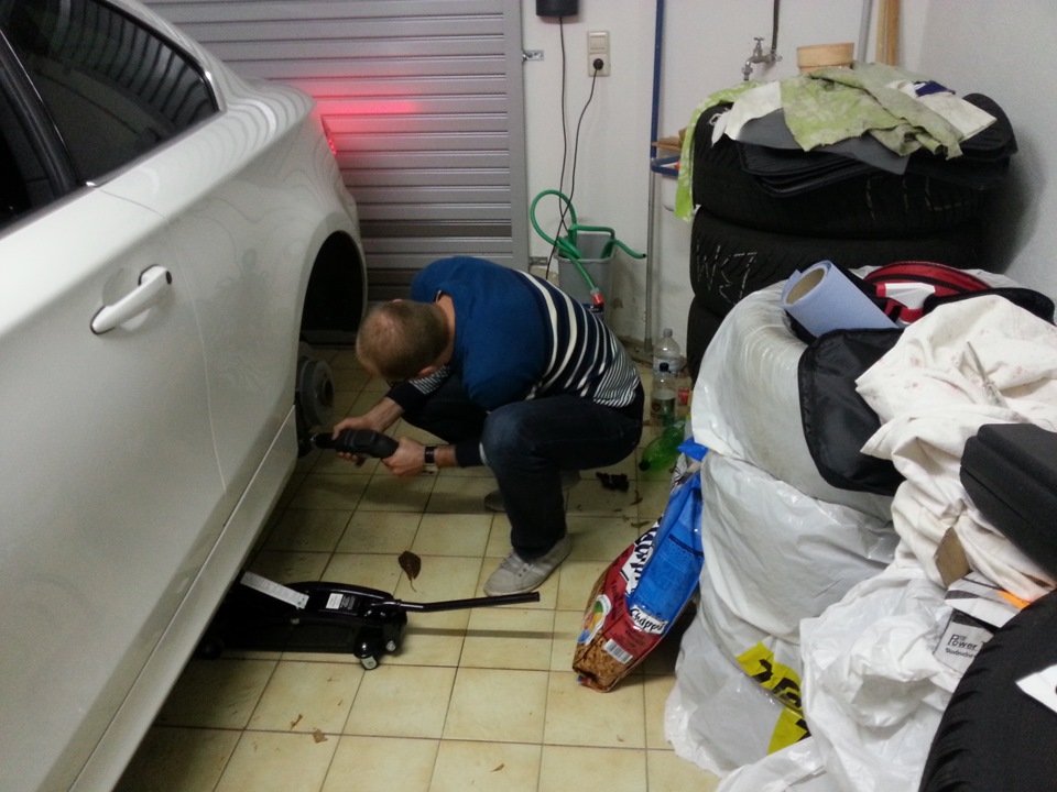 Решил покрасить тормозные суппорта — BMW 1 series Coupe (E82), 2 л ...