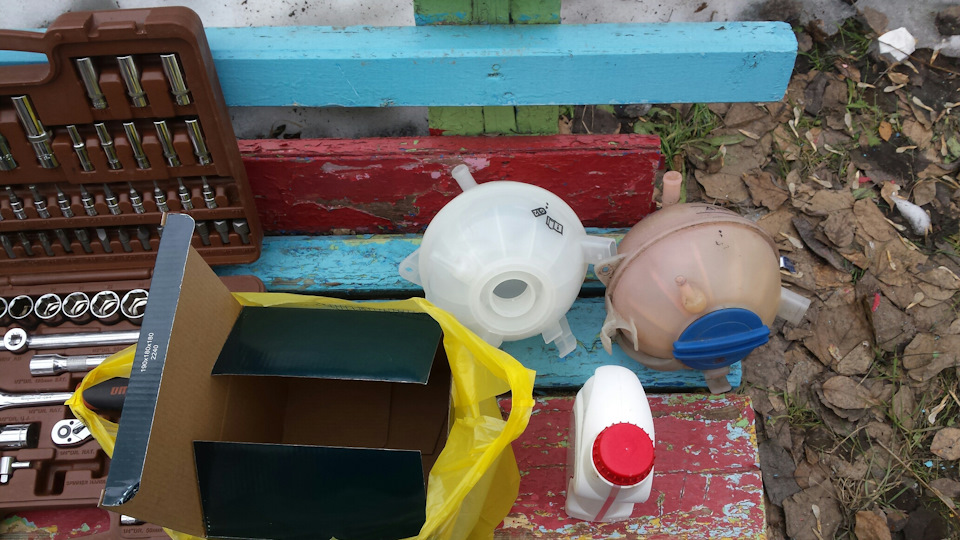 Треснул расширительный бачок — Skoda Octavia Mk2, 1,6 л., 2006 года ...