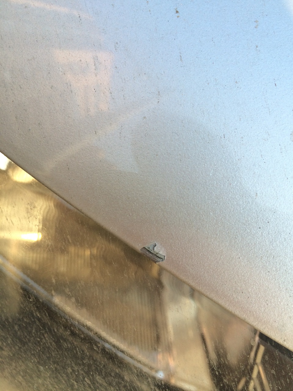 Подскажите, как убрать скол на капоте? — KIA Cerato (2G), 2 л, 2011 ...