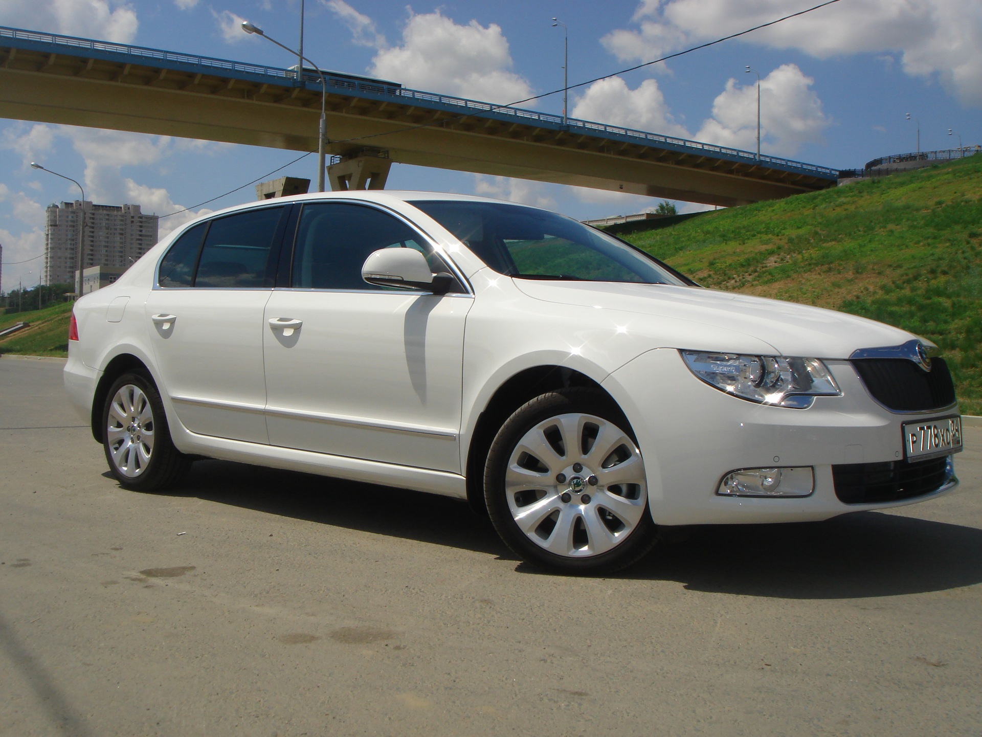 Автомат на шкода суперб. Skoda Superb 2011 1,9 ПМР дизель. Шкода Суперб 2011 болеро.